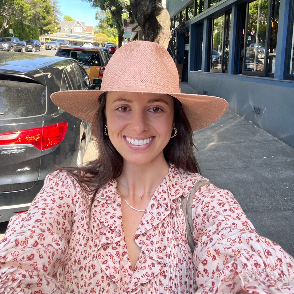 Meet your Posher, Avery